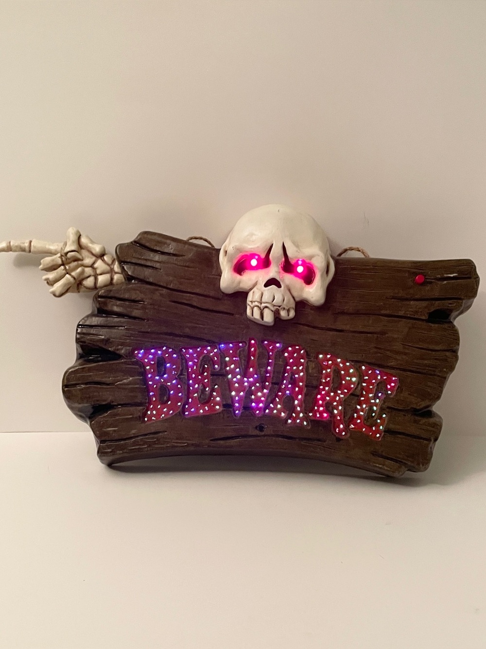 Vintage 2004 Gemmy BEWARE Halloween Sign Fiber Optic Light Up Skull Sound
